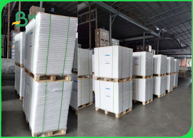 Glanzend of mat kunstkaartpapier van 150 tot 300 gm voor reclame voor witte brochures