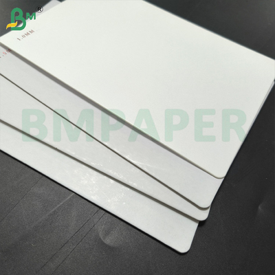 Ultra stijfheid 2.0 mm Zwart Kleur Wit Kleur Gelamineerd Plaat Met Grijze Achtergrond