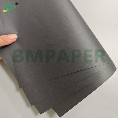 Duurzame zwarte kraftpapierrolletjes van 80 gsm voor het maken van winkeltassen