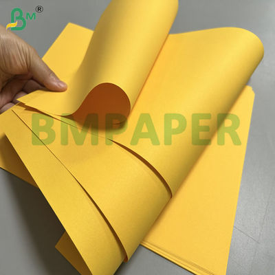 85 g/m² 90 g/m² Sterke Sterkte Goudgeel Kraftpapier Voor Enveloppen 70 cm 80 cm Rol