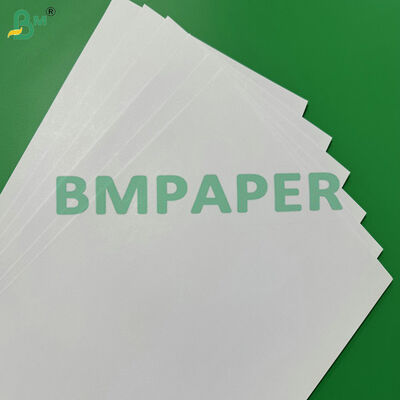 Ongecoat Hoog Bedrukbaar Uitstekende Oppervlakte Sterkte 70g Offsetpapier voor Lijmband Productie