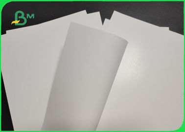 Glanzend of mat kunstkaartpapier van 150 tot 300 gm voor reclame voor witte brochures