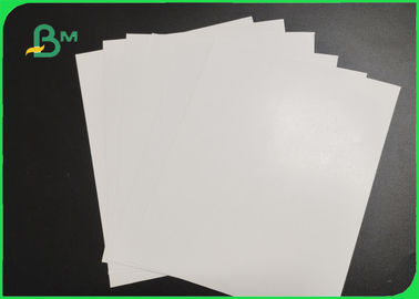 Glanzend of mat kunstkaartpapier van 150 tot 300 gm voor reclame voor witte brochures