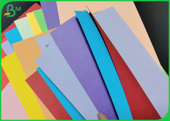 70gsm aan 250gsm Geassorteerde de Raadsbladen van de Kleuren Lege Grafische Vertoning 70 * 100cm